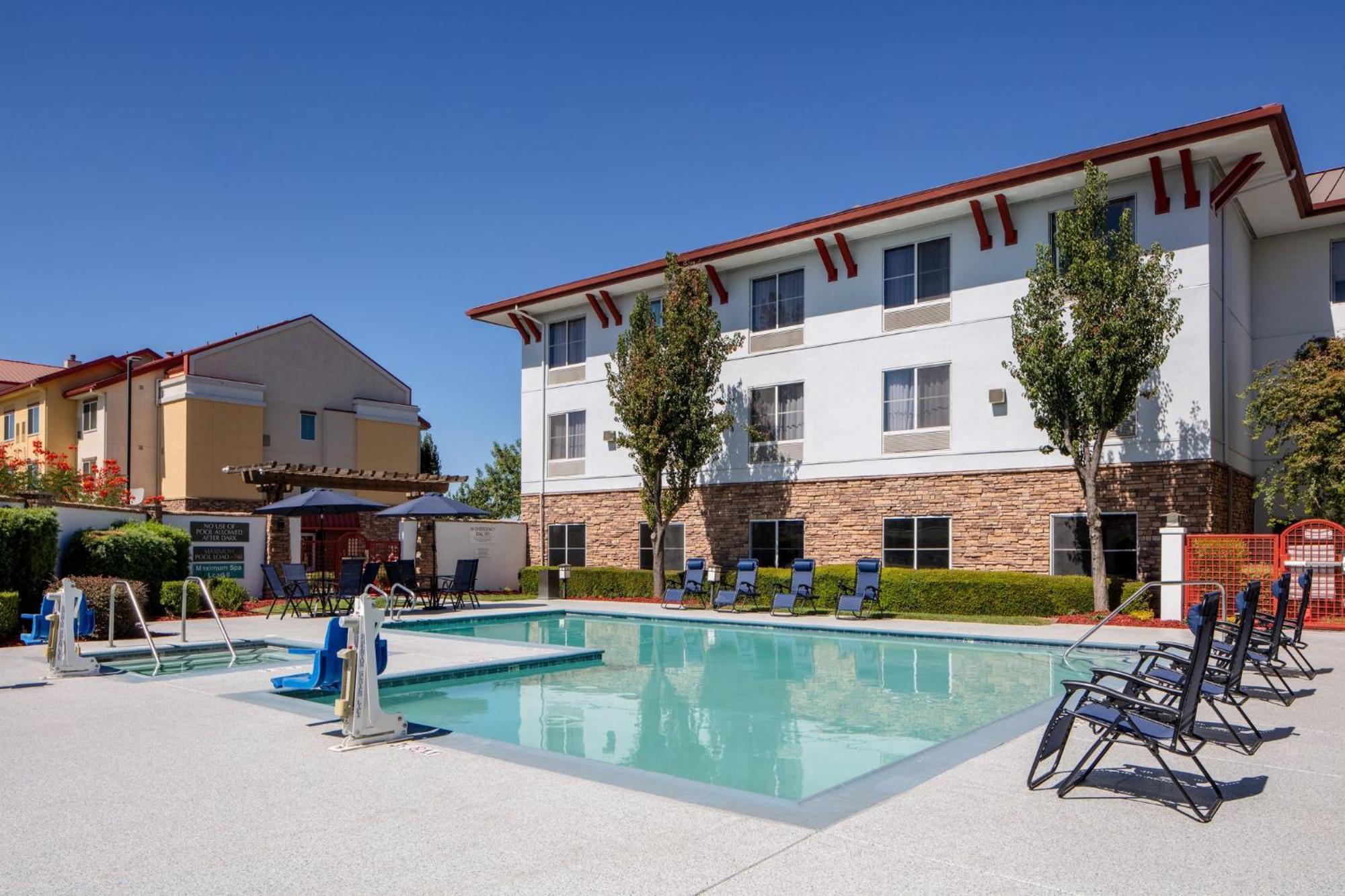 Holiday Inn Express Turlock By Ihg Buitenkant foto