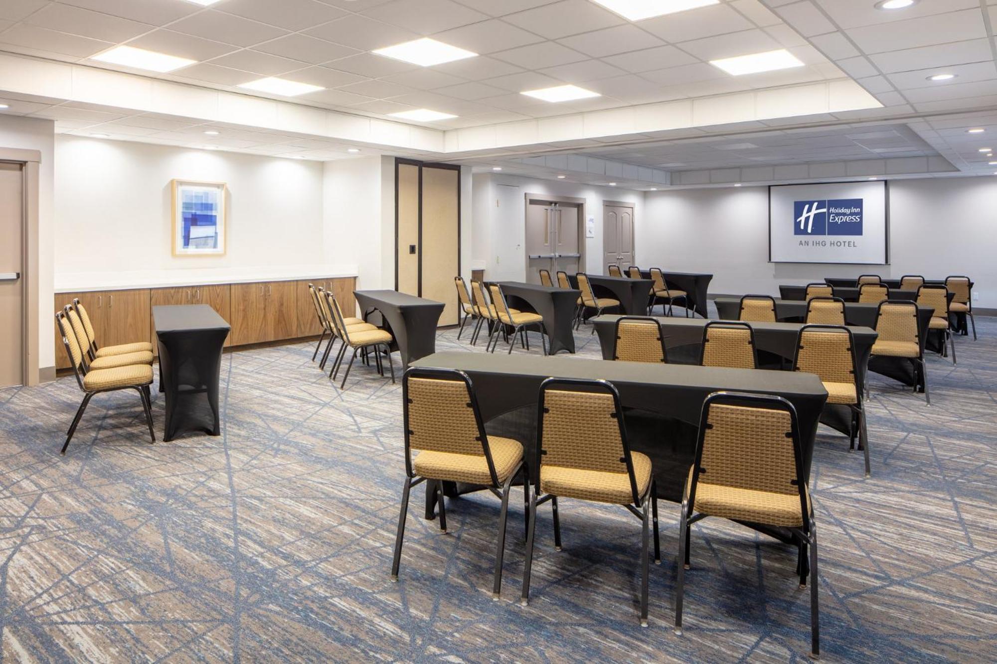 Holiday Inn Express Turlock By Ihg Buitenkant foto
